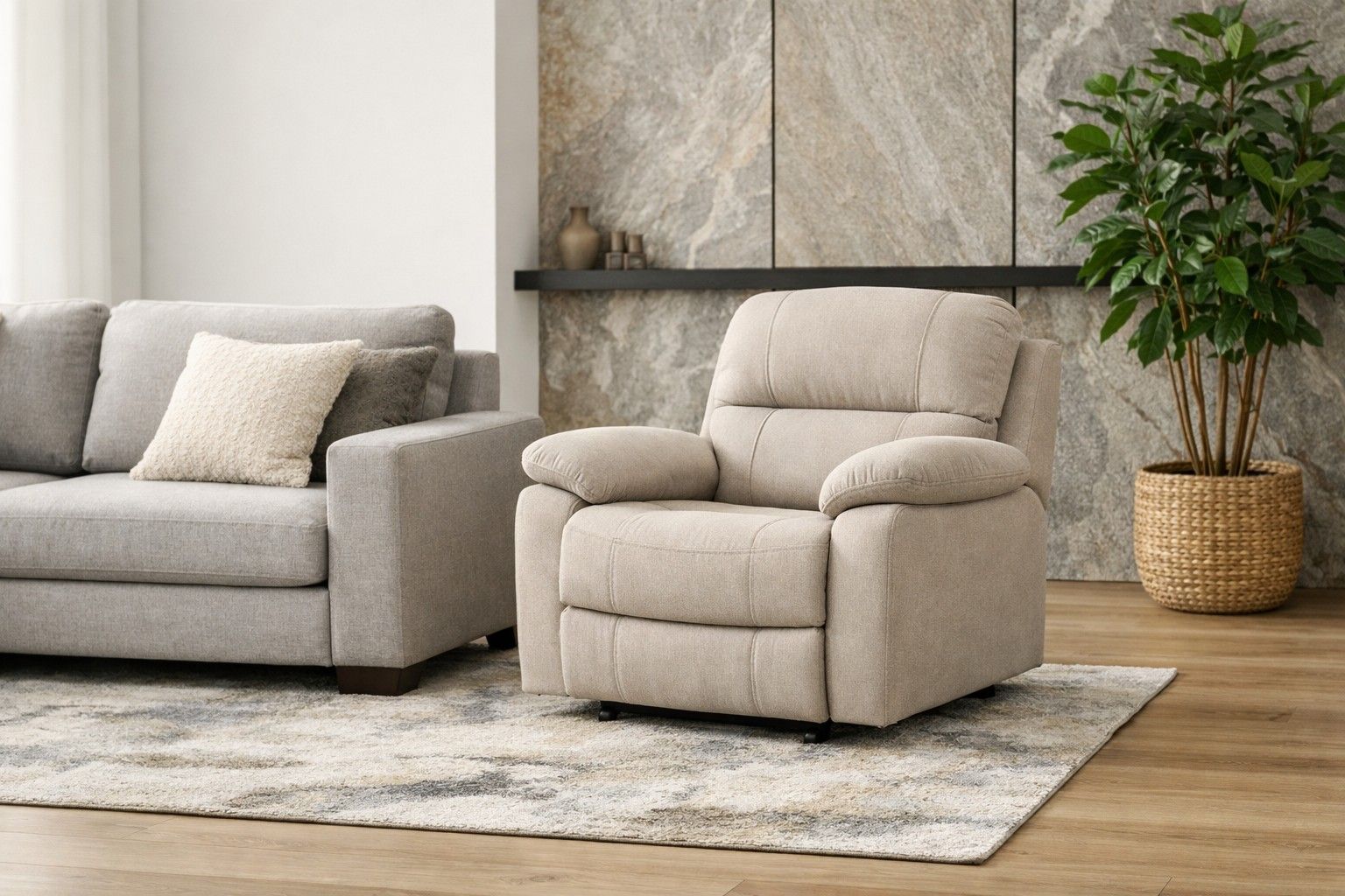 סלון מודרני עם כורסה מומלצת ומרגיעה